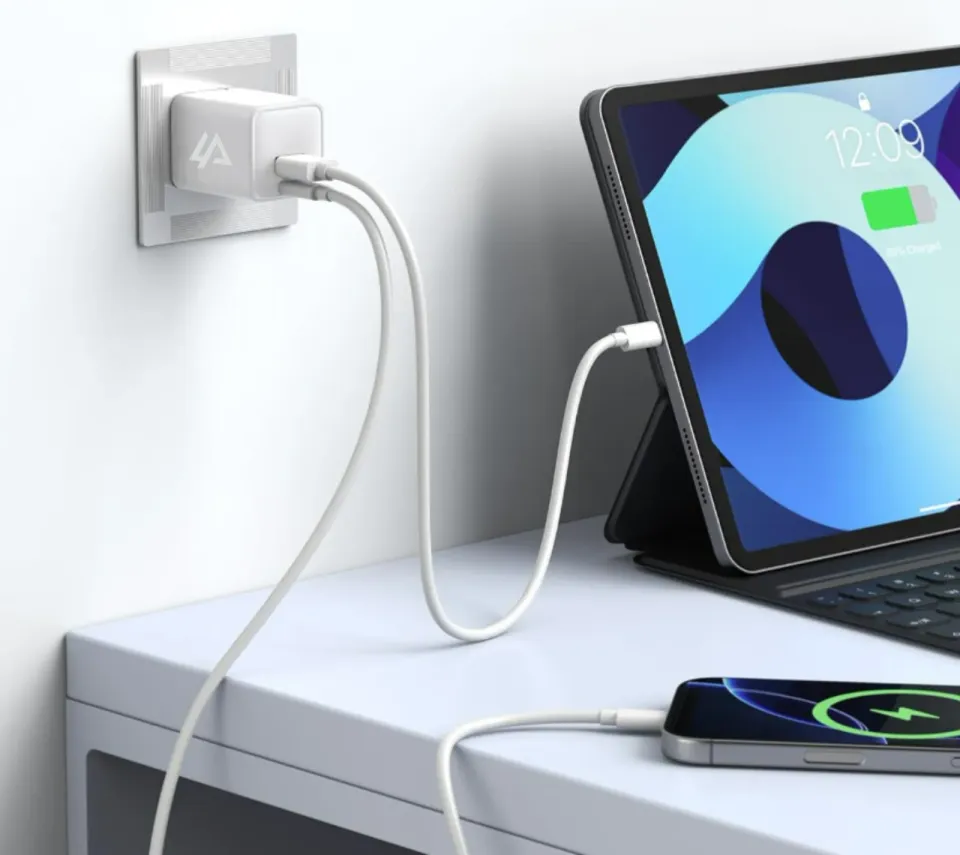 GaN SÍŤOVÁ NABÍJEČKA 45W (USB-C + USB-A) BÍLÁ