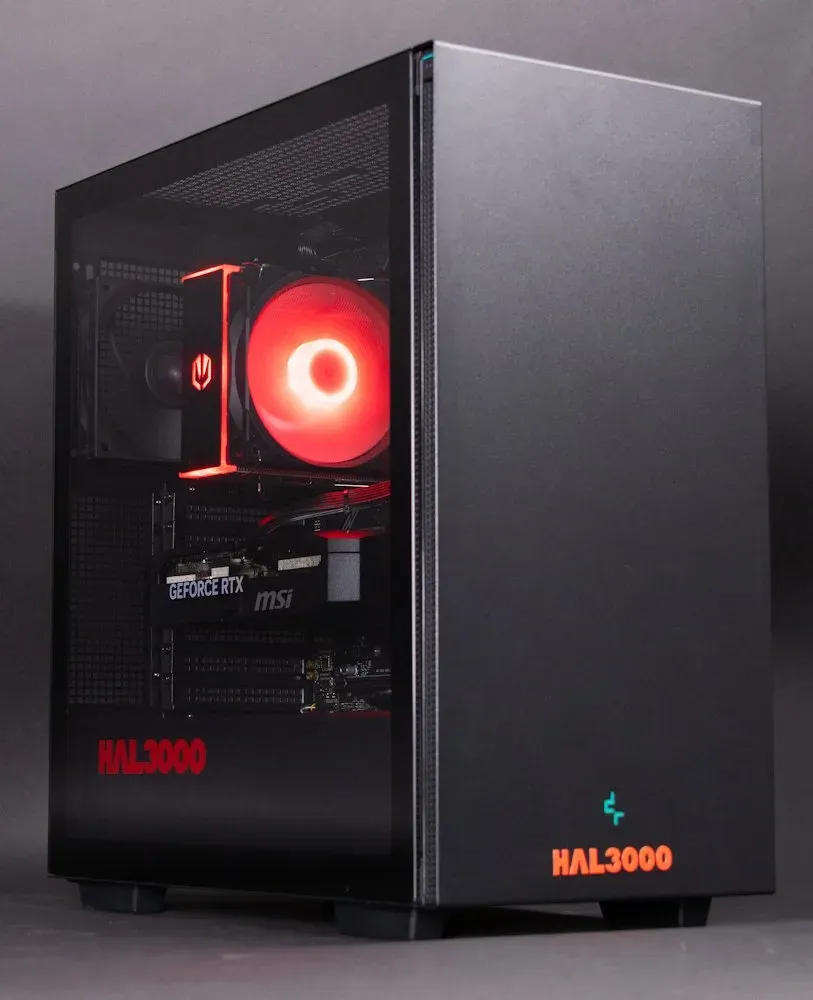 HAL3000 Online Gamer / AMD Ryzen 5 9500F/ 32GB DDR5/ RTX 5070/ 1TB PCIe4 SSD/ WiFi/ W11