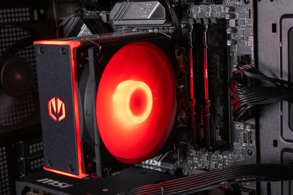 HAL3000 Online Gamer / AMD Ryzen 5 9500F/ 32GB DDR5/ RTX 5070/ 1TB PCIe4 SSD/ WiFi/ W11