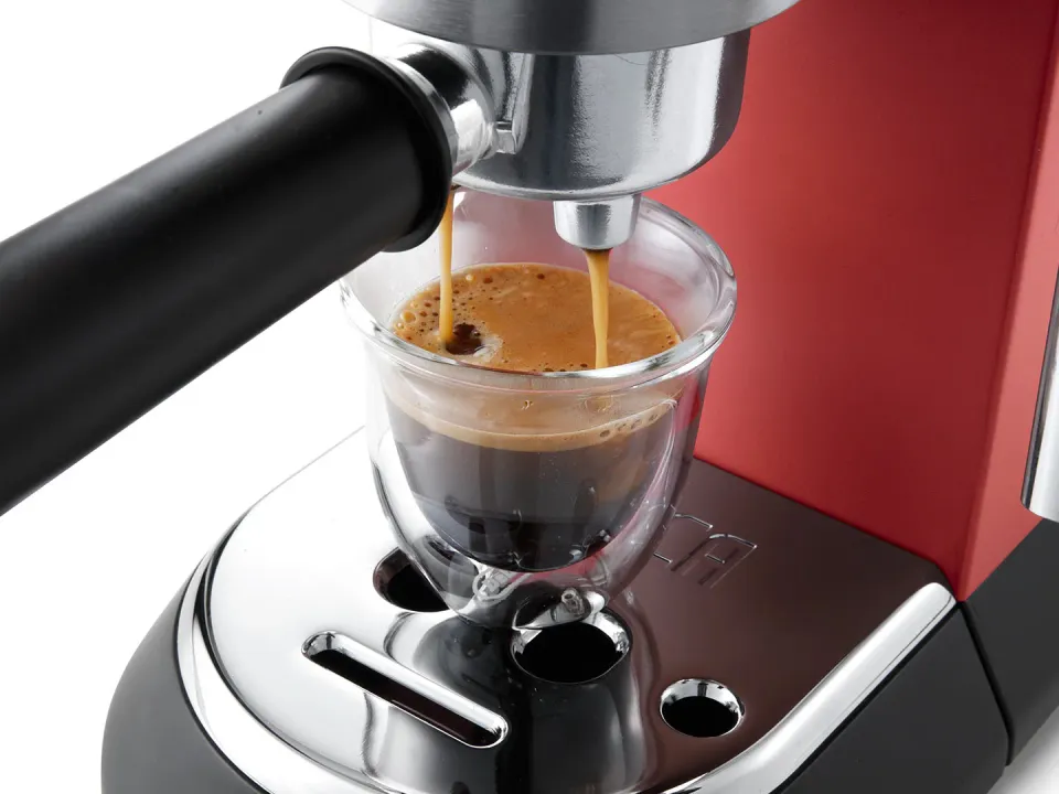 DeLonghi Dedica EC 685.R pákový kávovar, červená