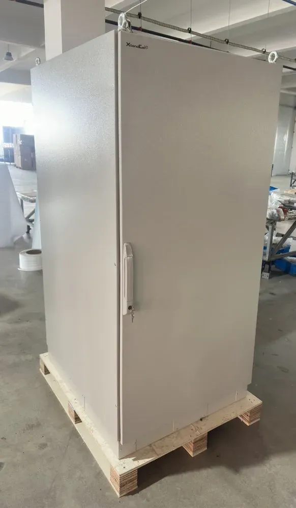 XtendLan Venkovní rozvaděč pro 19", 42U, š. 800, hl.1000mm, IP54, ventilace s termostatem, šedý, podstavec