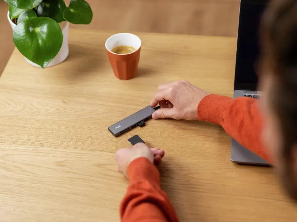TRUST rozbočovač HALYX, Fast USB-C Hub & Card reader