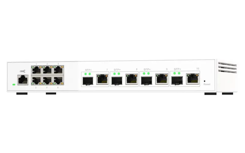 QNAP řízený switch QSW-M2106-4C (6x 2,5GbE RJ45 a 4x kombinované 10GbE SFP+ / 10GbE RJ-45)